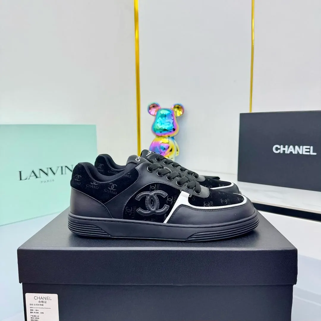 👟👟Ex-factory price 620👟👟High quality! ! ! CHANEL Chanel 25A latest thick-soled casual sports shoes. The counter is synchronized. The counter is very popular. It is a shoe that is very difficult to buy. The most popular thick-soled casual shoes on the Internet. As you can imagine, the most popular thick-soled casual shoes can not be missed. It has both good looks and comfort. Simple and versatile. The thick sole increases the height and is super versatile. Whoever wears it will look better. Upper: cowhide stitching. Lining: breathable mesh. Outsole: TPU original outsole. Size: 35-41 👉